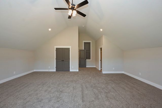 557 Fairfield Rd, Westmoreland, TN 37186