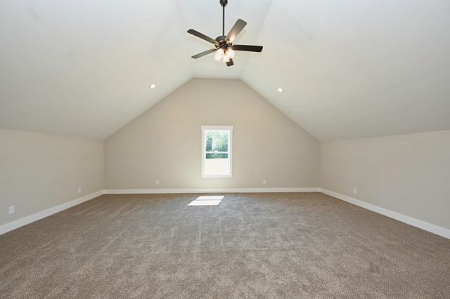 557 Fairfield Rd, Westmoreland, TN 37186