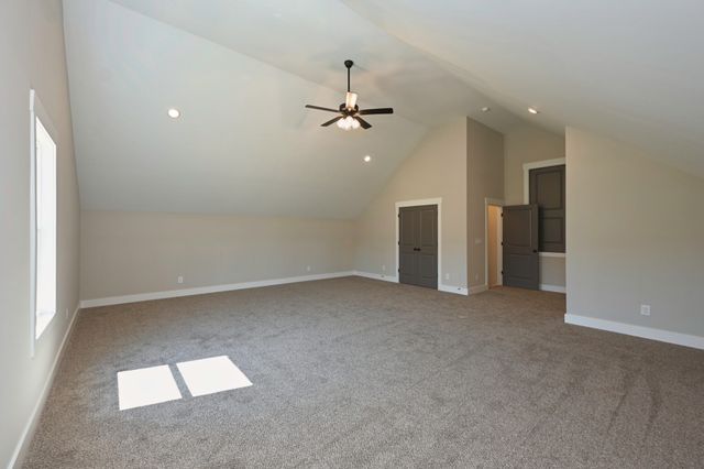 557 Fairfield Rd, Westmoreland, TN 37186