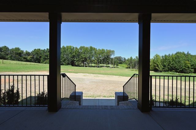 557 Fairfield Rd, Westmoreland, TN 37186