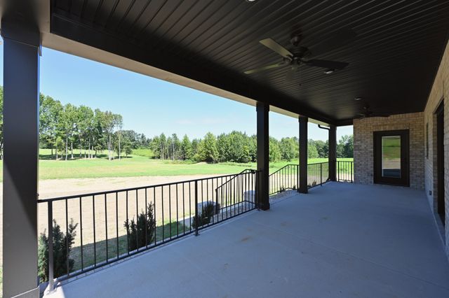 557 Fairfield Rd, Westmoreland, TN 37186