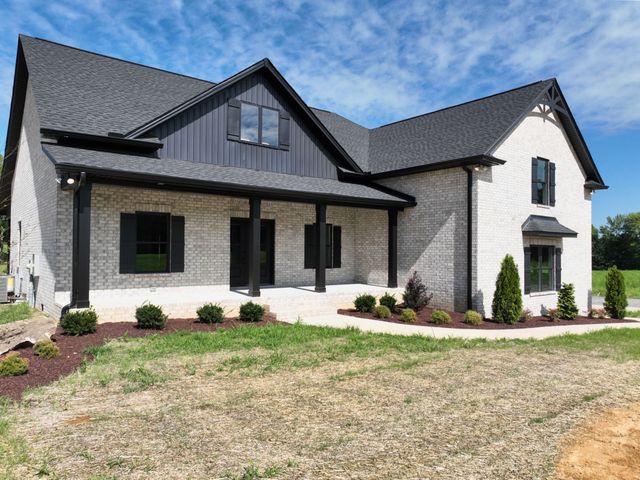 557 Fairfield Rd, Westmoreland, TN 37186