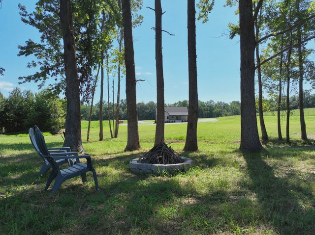 557 Fairfield Rd, Westmoreland, TN 37186