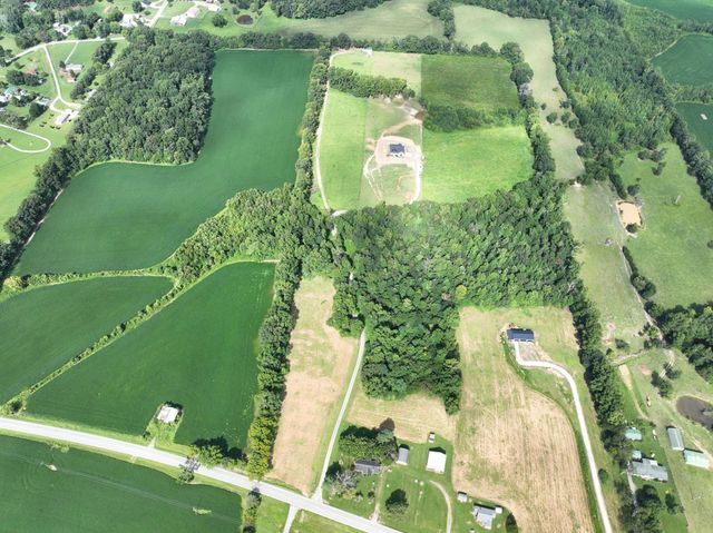 557 Fairfield Rd, Westmoreland, TN 37186