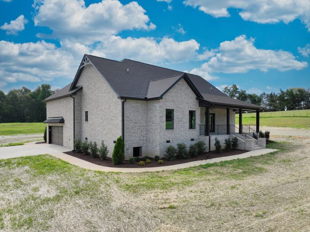 557 Fairfield Rd, Westmoreland, TN 37186