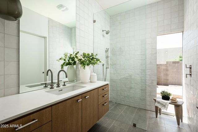 5120 N CASA BLANCA Drive, Paradise Valley, AZ 85253