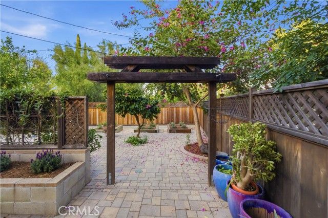 22121 Avenue Morelos, Woodland Hills (los Angeles), CA 91364