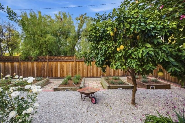 22121 Avenue Morelos, Woodland Hills (los Angeles), CA 91364