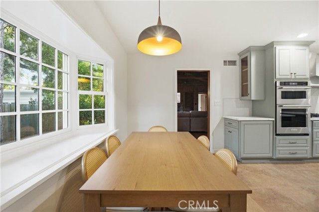 22121 Avenue Morelos, Woodland Hills (los Angeles), CA 91364