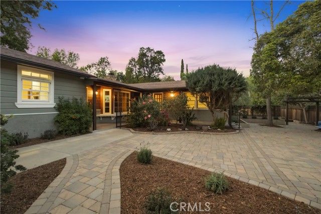 22121 Avenue Morelos, Woodland Hills (los Angeles), CA 91364