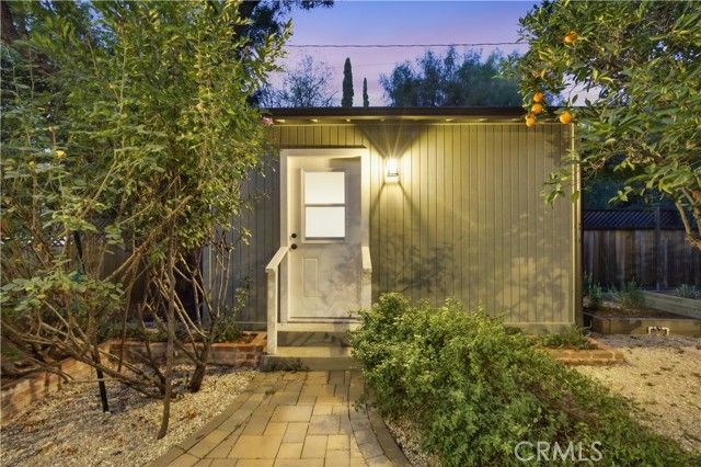 22121 Avenue Morelos, Woodland Hills (los Angeles), CA 91364