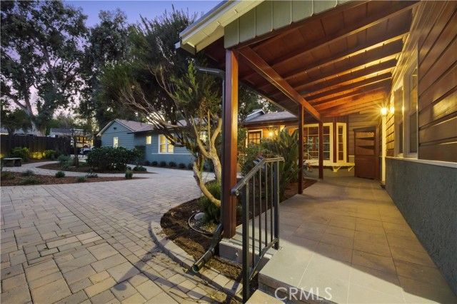 22121 Avenue Morelos, Woodland Hills (los Angeles), CA 91364