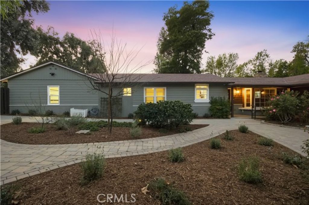 22121 Avenue Morelos, Woodland Hills (los Angeles), CA 91364