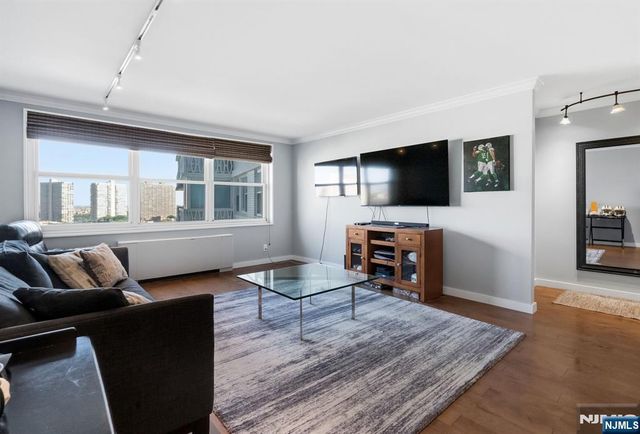 2000 Linwood Avenue 15P, Fort Lee, NJ 07024