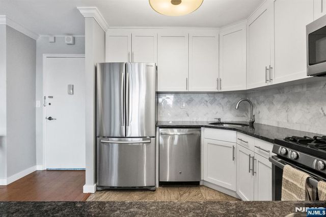 2000 Linwood Avenue 15P, Fort Lee, NJ 07024