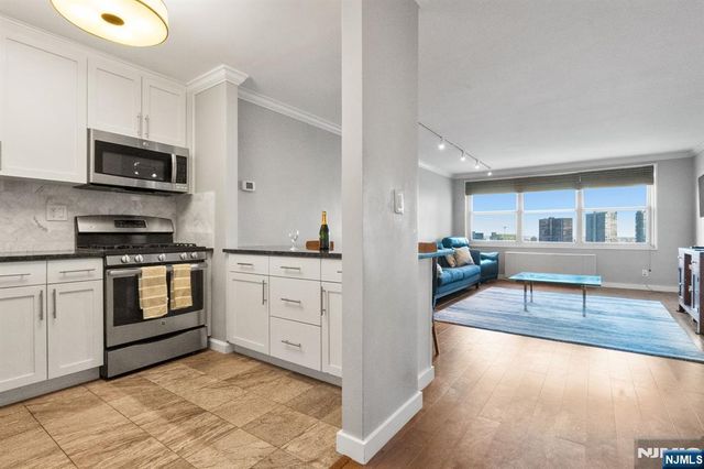 2000 Linwood Avenue 15P, Fort Lee, NJ 07024