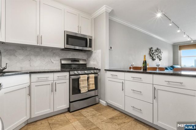 2000 Linwood Avenue 15P, Fort Lee, NJ 07024