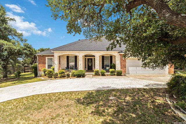 573 MOUNTAIN OAKS DR, Canyon Lake, TX 78133