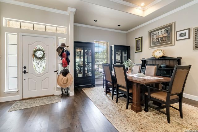 573 MOUNTAIN OAKS DR, Canyon Lake, TX 78133