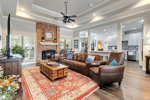 573 MOUNTAIN OAKS DR, Canyon Lake, TX 78133
