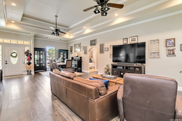 573 MOUNTAIN OAKS DR, Canyon Lake, TX 78133