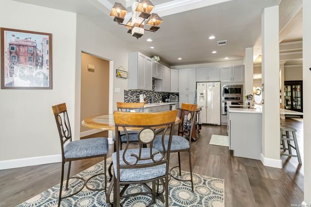 573 MOUNTAIN OAKS DR, Canyon Lake, TX 78133