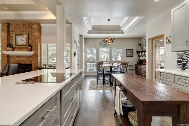 573 MOUNTAIN OAKS DR, Canyon Lake, TX 78133