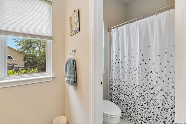 573 MOUNTAIN OAKS DR, Canyon Lake, TX 78133