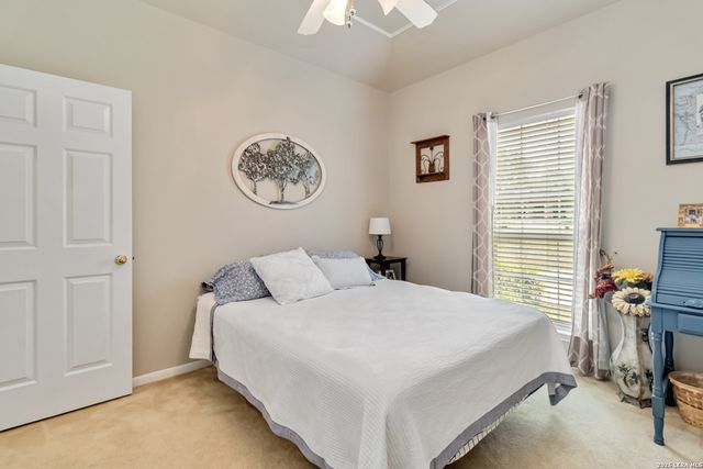 573 MOUNTAIN OAKS DR, Canyon Lake, TX 78133