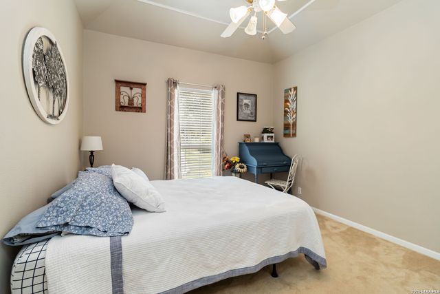 573 MOUNTAIN OAKS DR, Canyon Lake, TX 78133