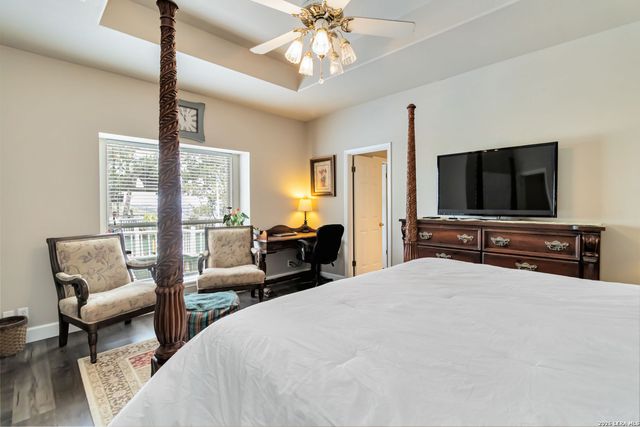 573 MOUNTAIN OAKS DR, Canyon Lake, TX 78133