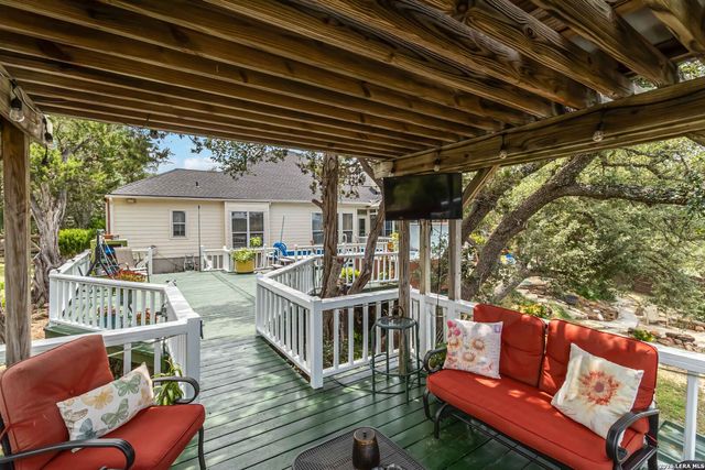 573 MOUNTAIN OAKS DR, Canyon Lake, TX 78133