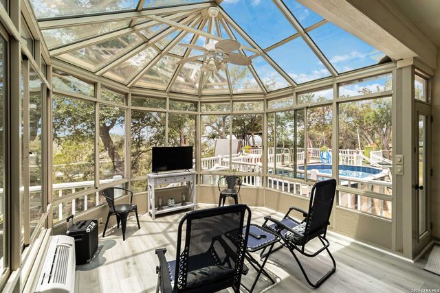 573 MOUNTAIN OAKS DR, Canyon Lake, TX 78133