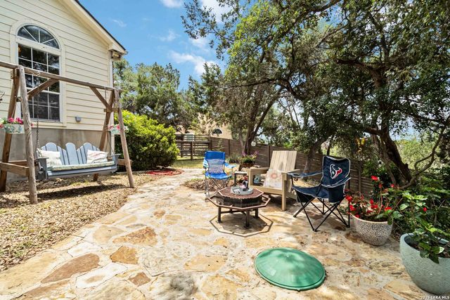 573 MOUNTAIN OAKS DR, Canyon Lake, TX 78133