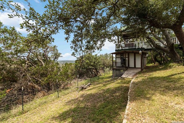 573 MOUNTAIN OAKS DR, Canyon Lake, TX 78133