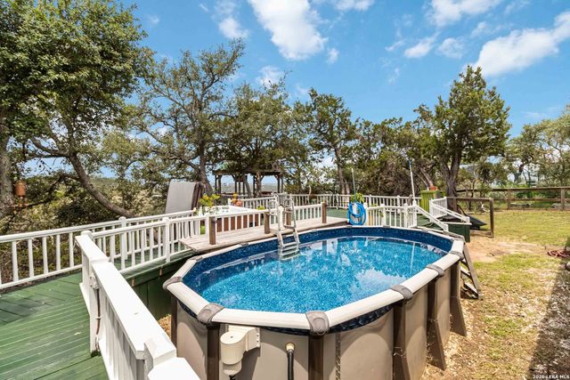 573 MOUNTAIN OAKS DR, Canyon Lake, TX 78133
