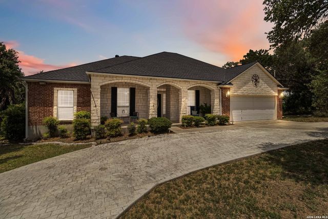 573 MOUNTAIN OAKS DR, Canyon Lake, TX 78133