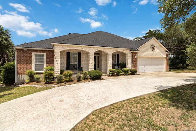 573 MOUNTAIN OAKS DR, Canyon Lake, TX 78133
