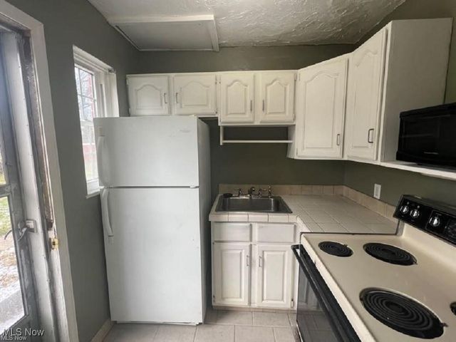 421 Kenwood Drive G, Euclid, OH 44123