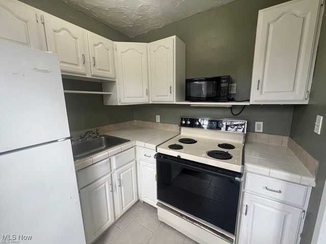 421 Kenwood Drive G, Euclid, OH 44123