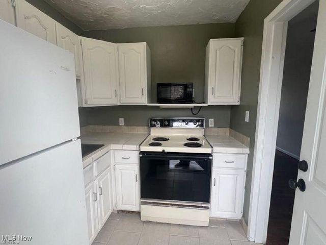 421 Kenwood Drive G, Euclid, OH 44123