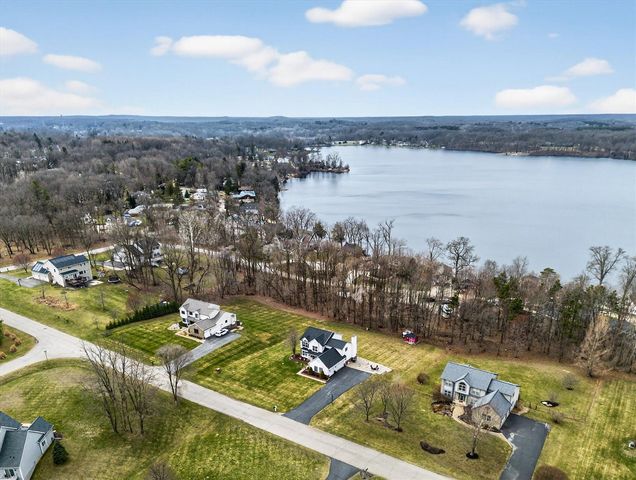 7233 N Lake Orchard Drive, Chelsea, MI 48118