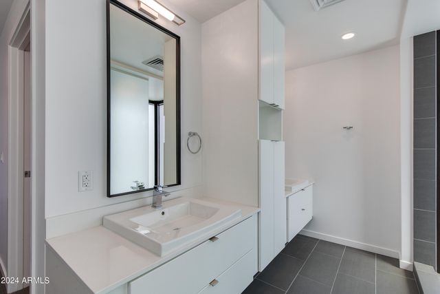 200 W PORTLAND Street 511, Phoenix, AZ 85003