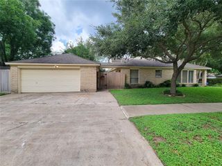 2210 Shadowbriar Drive, Houston, TX 77077