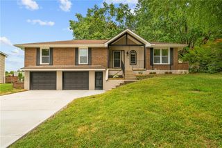 113 SW Concord Court, Blue Springs, MO 64014