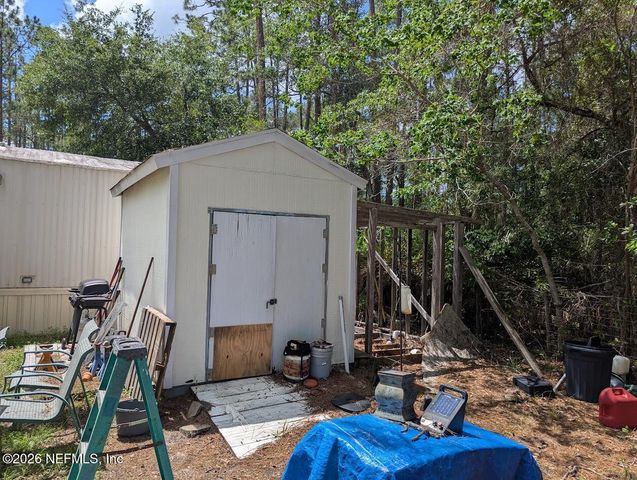 104 MOORE Avenue, Interlachen, FL 32148
