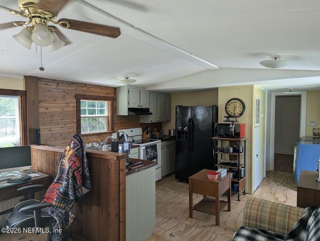 104 MOORE Avenue, Interlachen, FL 32148