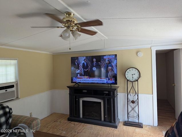104 MOORE Avenue, Interlachen, FL 32148