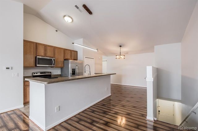 2206 Paradise Trail, Oxford, MI 48371