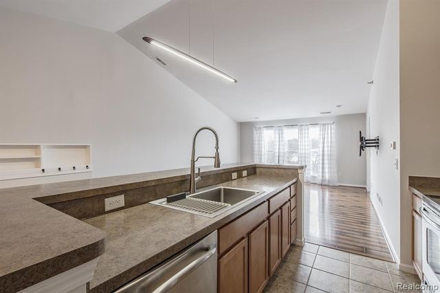 2206 Paradise Trail, Oxford, MI 48371